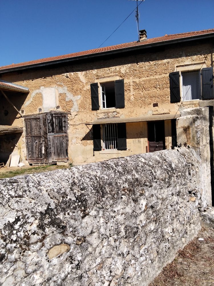 ancienne ferme 108m2 Etable 34m2 Grange 41m2 Bergerie 37 m2