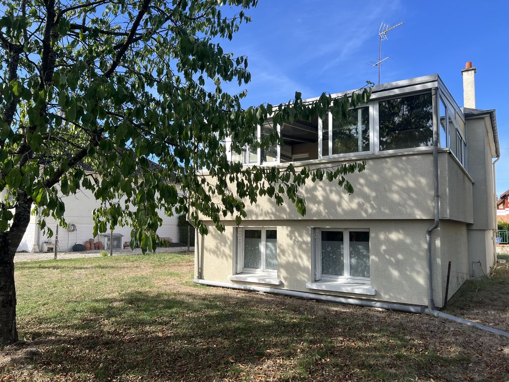 Maison avec sous-sol aménagé - jardin 720 m2