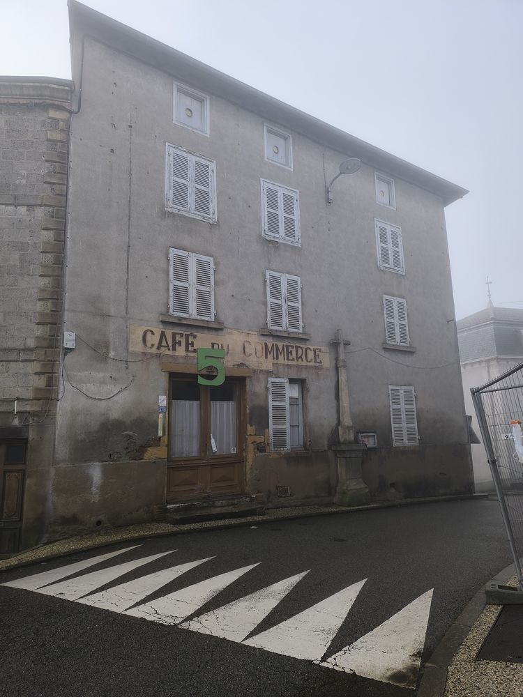 Maison de 328m2 et une licence IV débit de boissons
