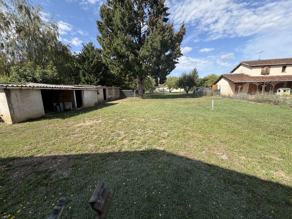 MAISON SUR TERRAIN DE 1600m2 - RARE SUR LE SECTEUR