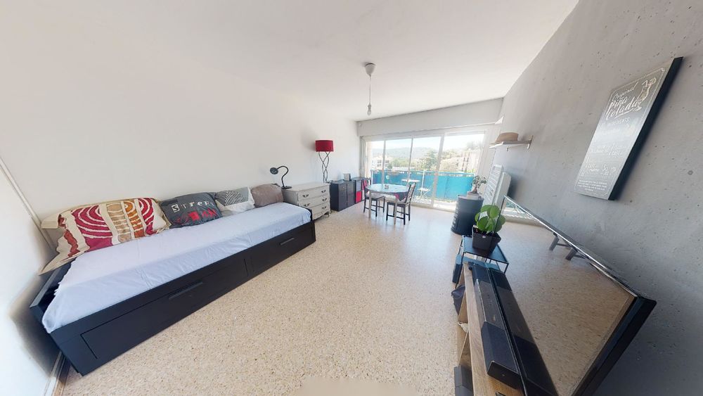 Studio meublé 25 m² avec balcon, cuisine équipée et vue déga