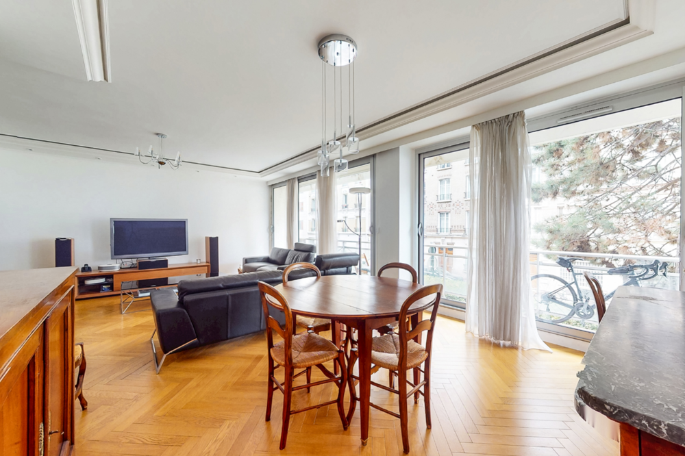 T5 3 chambres, 111m2 ,balcon, parking refait à neuf