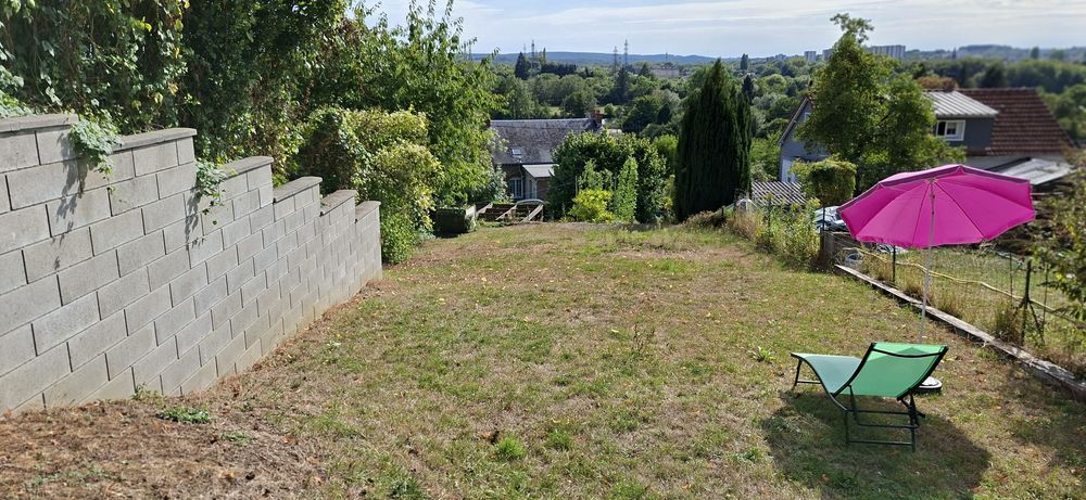 Maison familiale avec garage et jardin