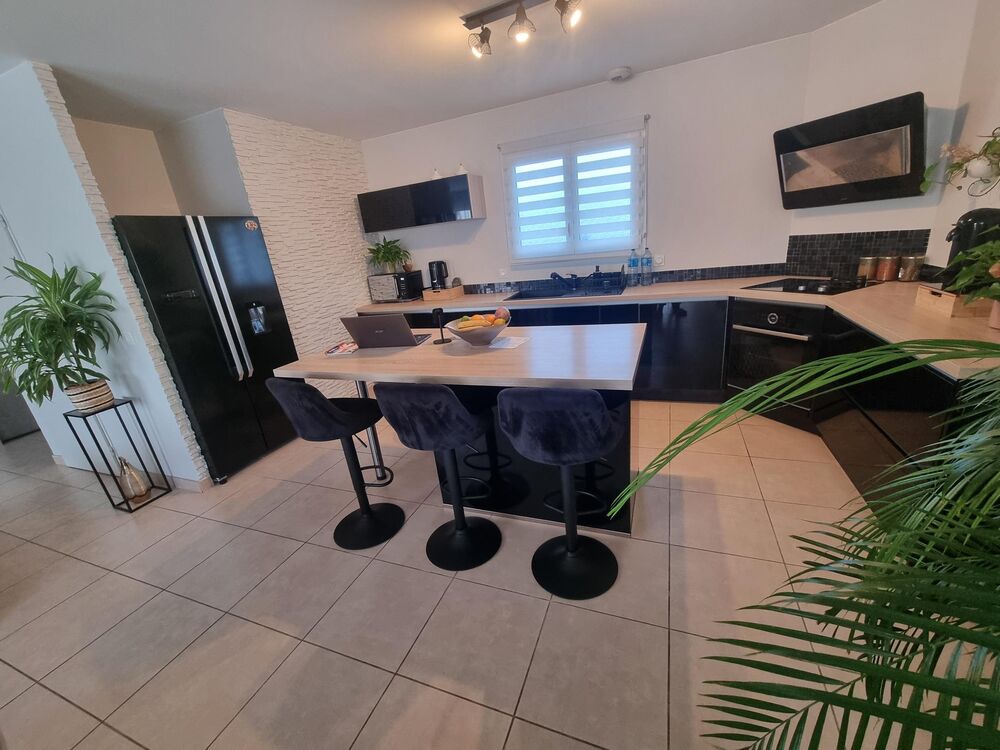 Maison récenete T4 terrain 7000m²