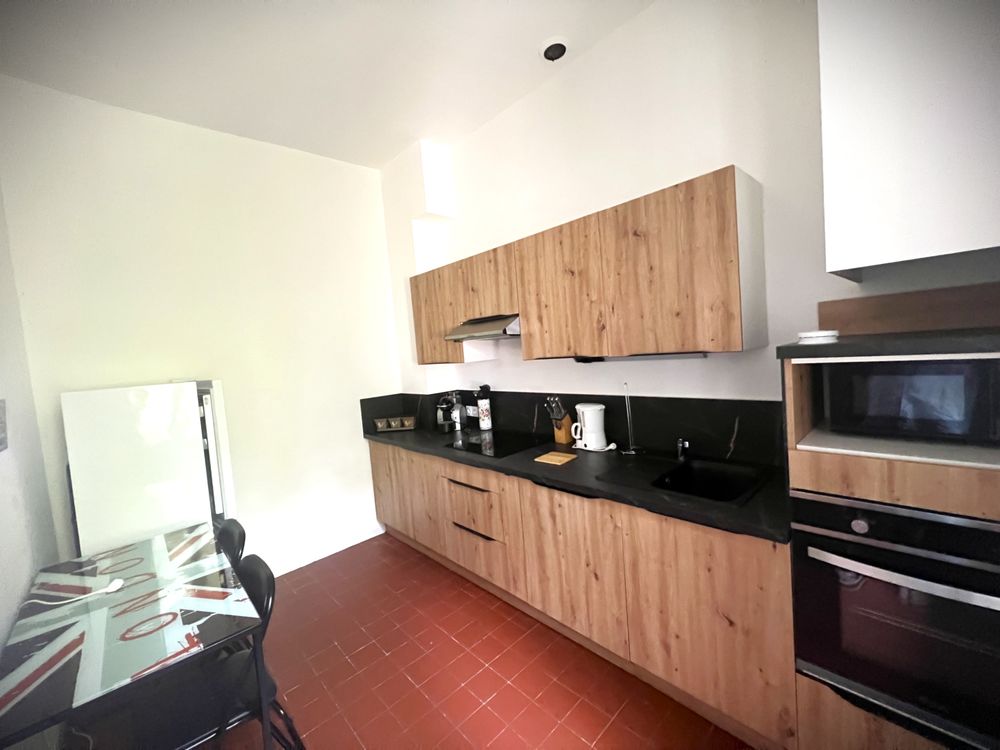 3 pièces, meublé, clair, calme, entièrement rénové - 77 m² -