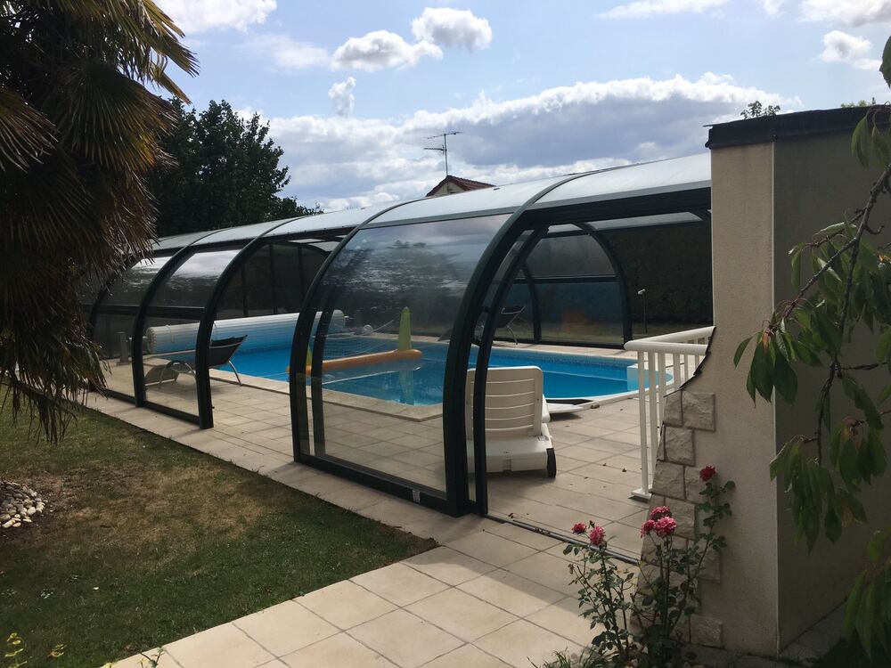 Maison familiale de 220 m², piscine couverte, sous-sol compl