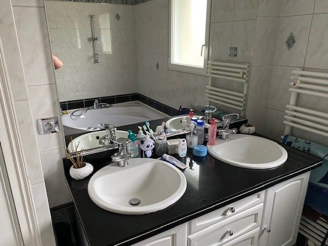 Maison familiale de 220 m², piscine couverte, sous-sol compl