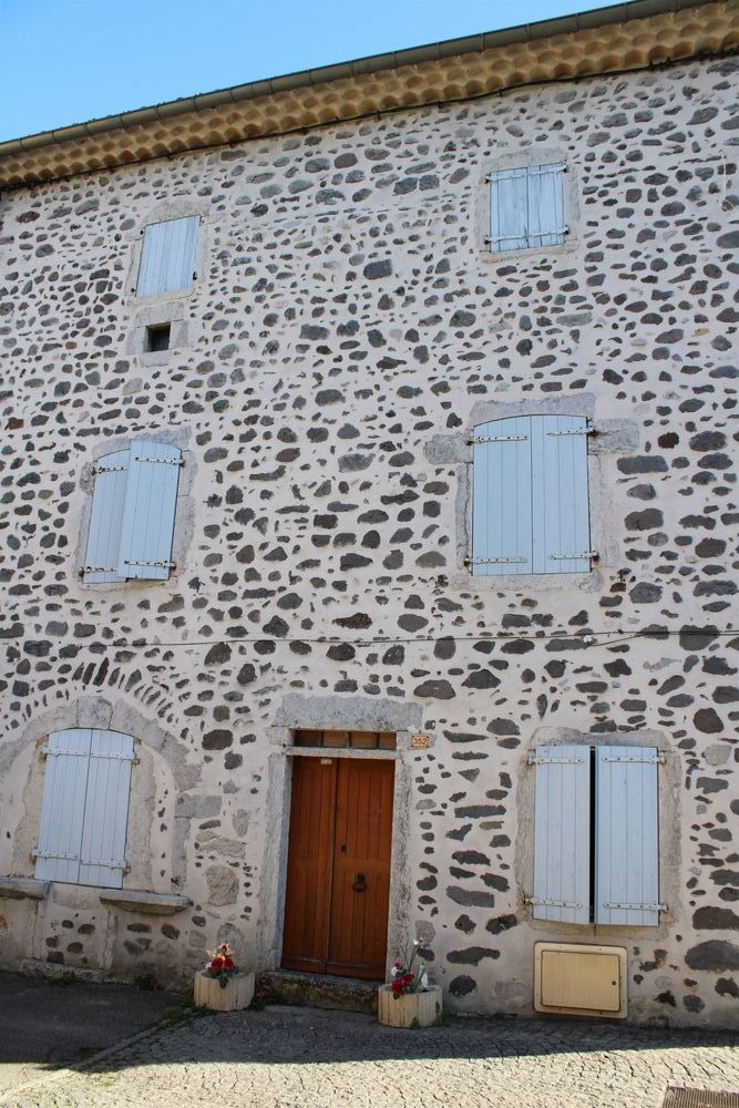 Studio T1 refait à neuf.