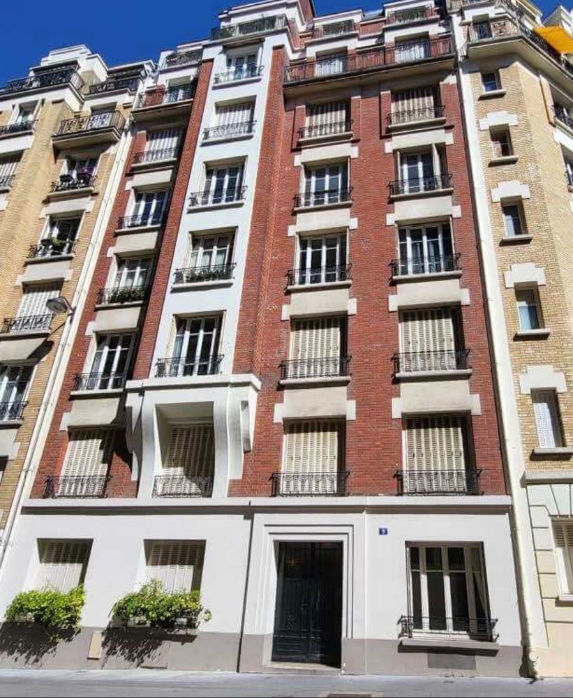 2 pièces 41m2 6 ème étage ascenseur Paris métro Convention