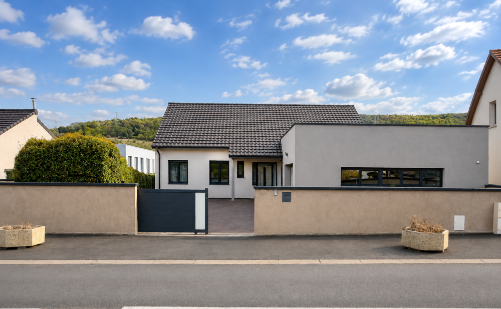 MAISON CONTEMPORAINE DE PLAIN-PIED ? 165 m² ? 10,14 ARES