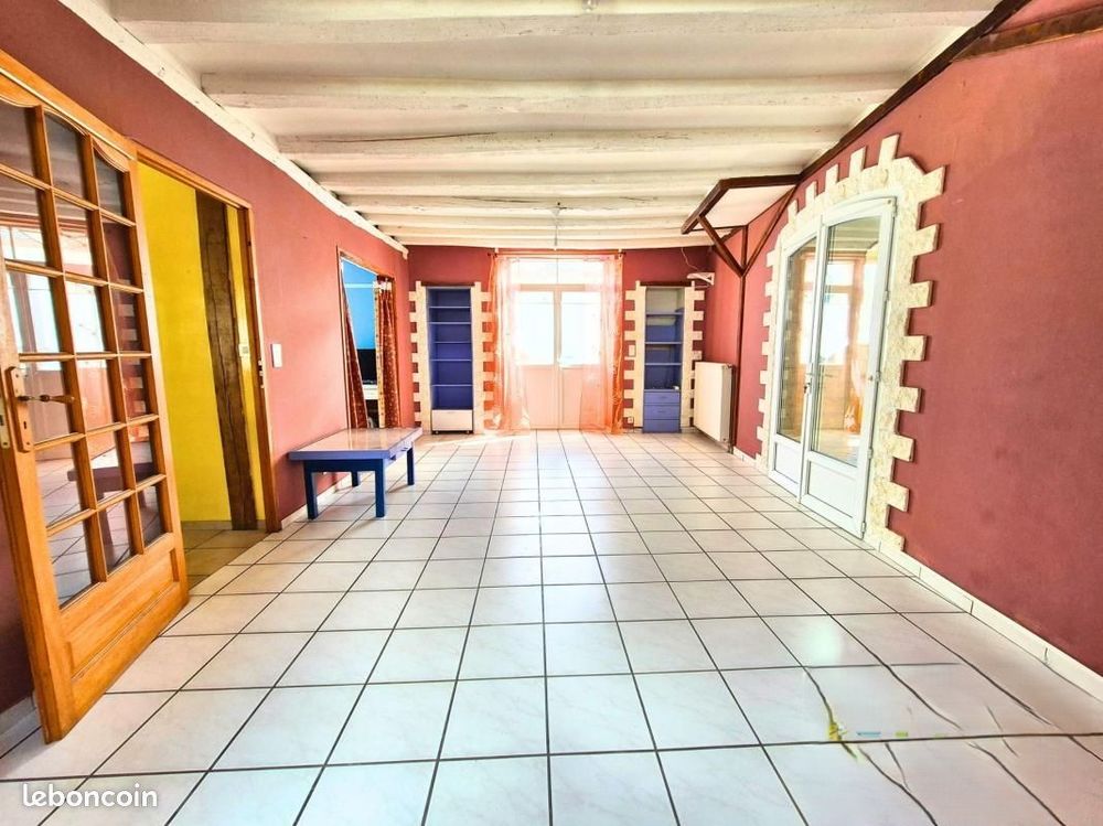 Maison de bourg avec petite cour