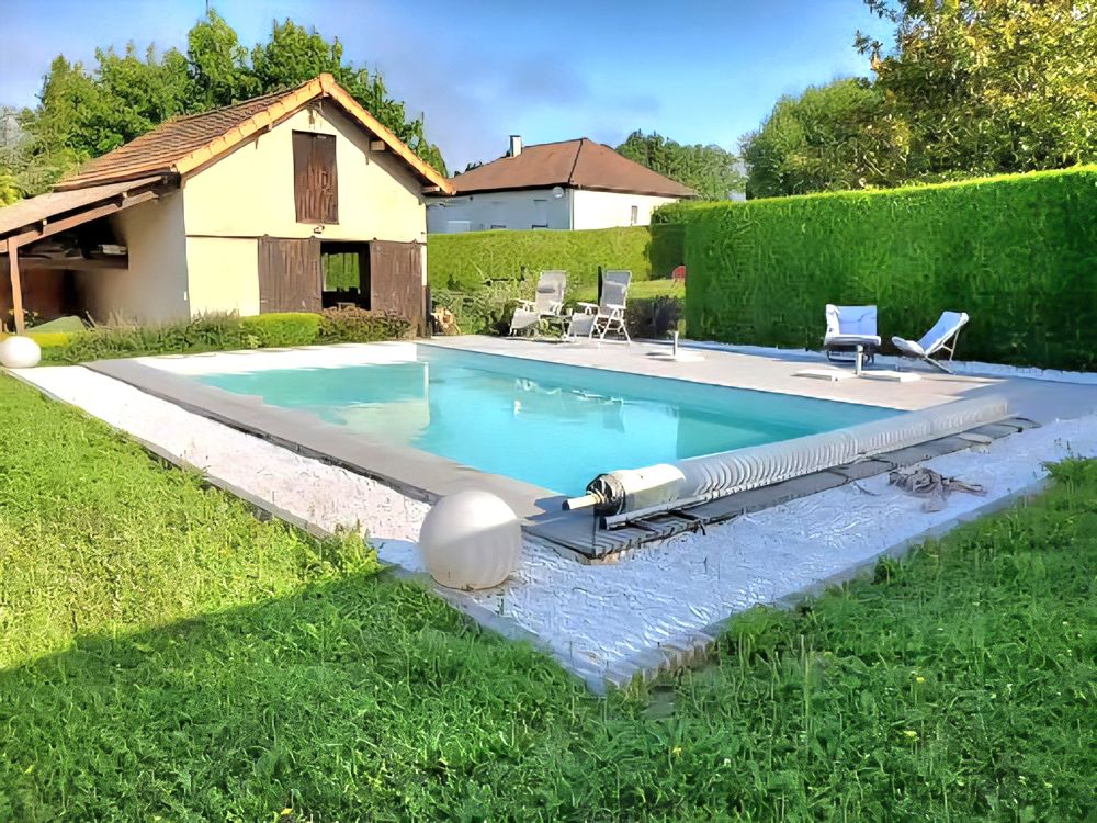Propriété familiale avec piscine