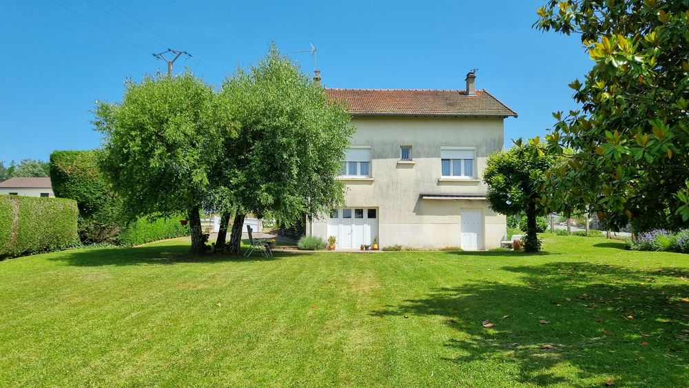 Propriété familiale avec piscine
