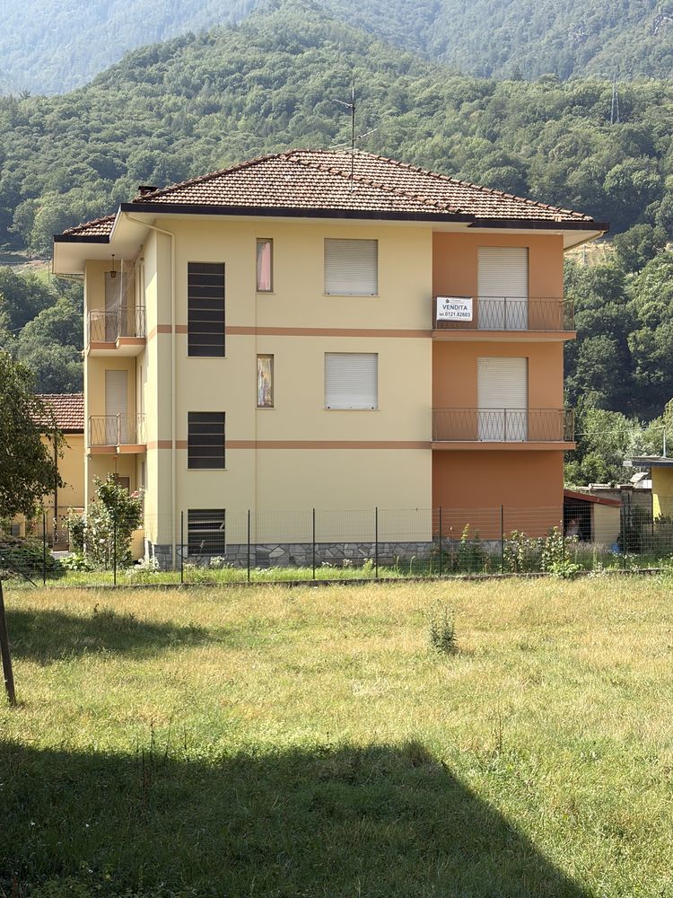 Villa de 2 appartements située en Italie