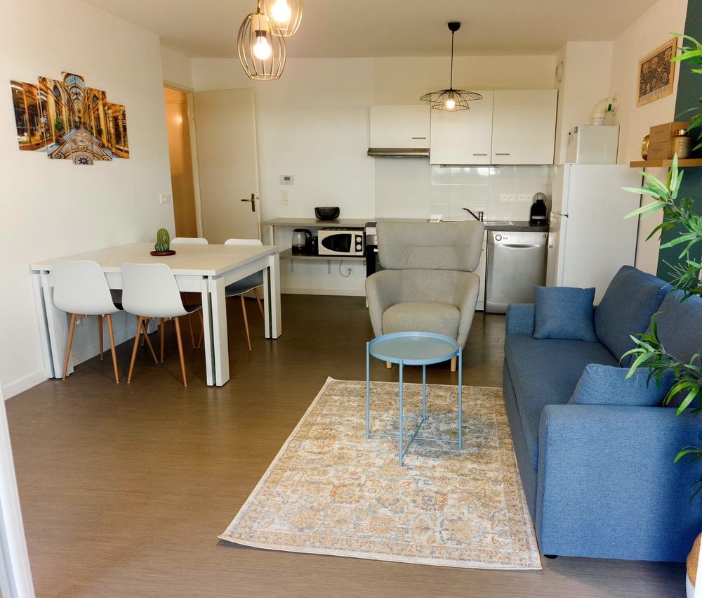 T2 meublé 43 m2- Balcon- Parking- Tram A