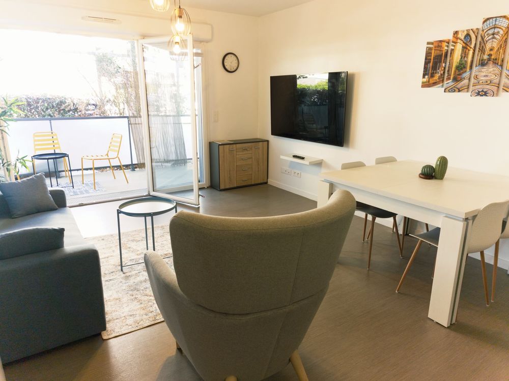 T2 meublé 43 m2- Balcon- Parking- Tram A
