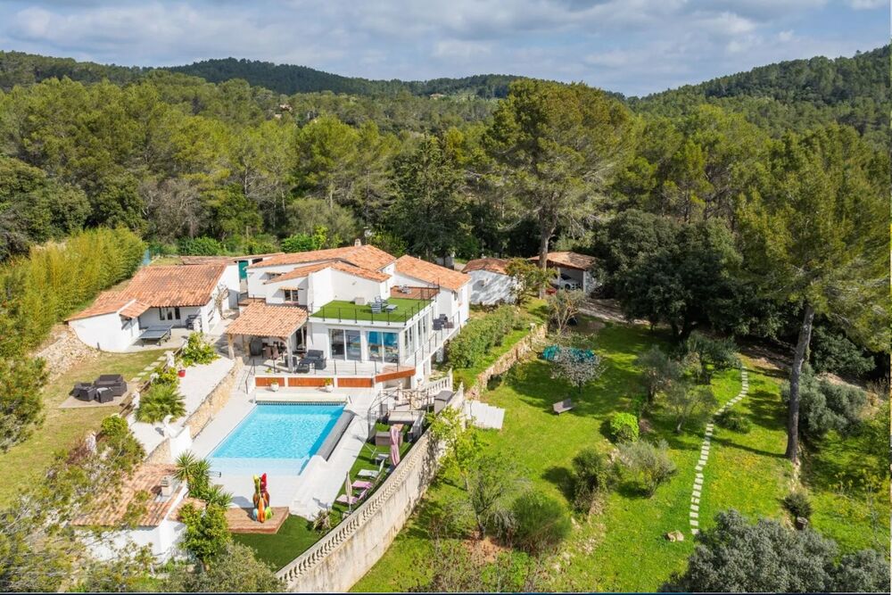 Maison de 7 pièces ? 250 m² + 150m² de dépendances