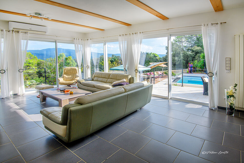 Maison de 7 pièces ? 250 m² + 150m² de dépendances