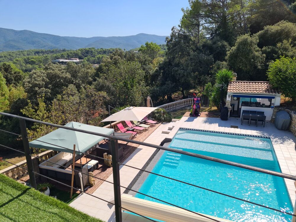 Maison de 7 pièces ? 250 m² + 150m² de dépendances