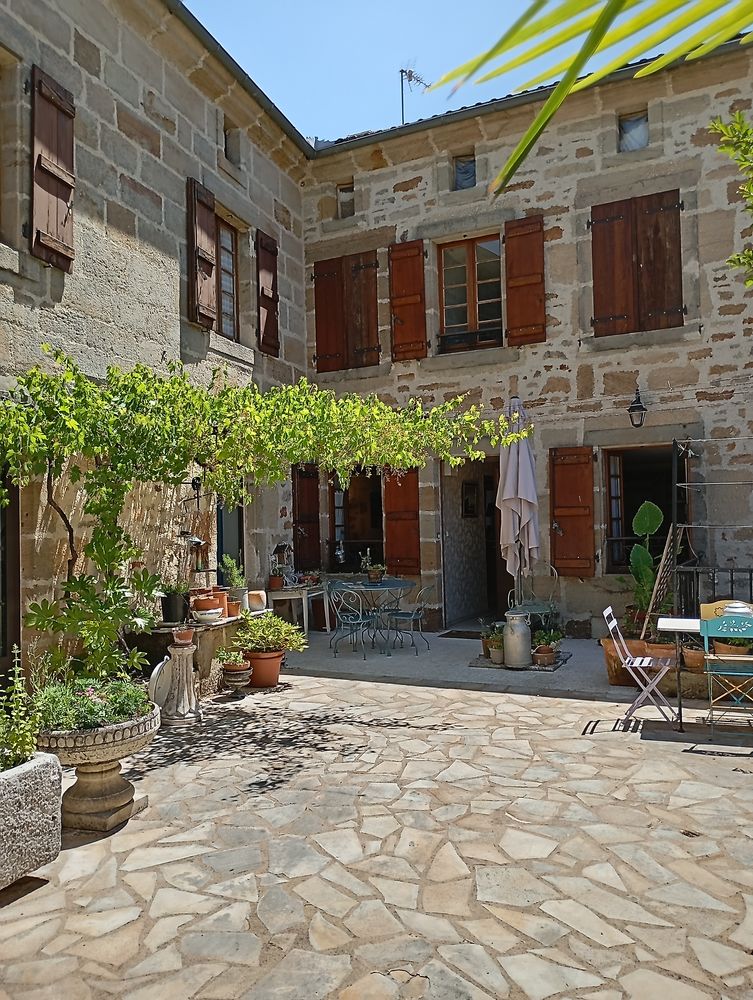 Maison centre bourg + local commercial enseigne réputée