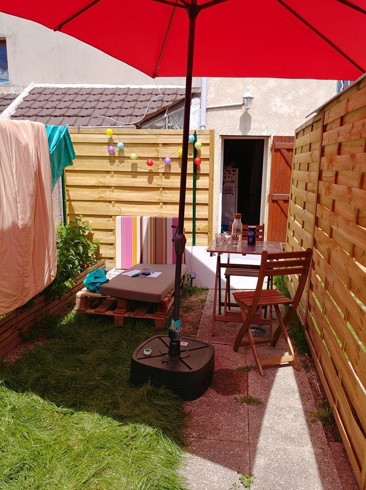situation centrale, avec jardinet, garage