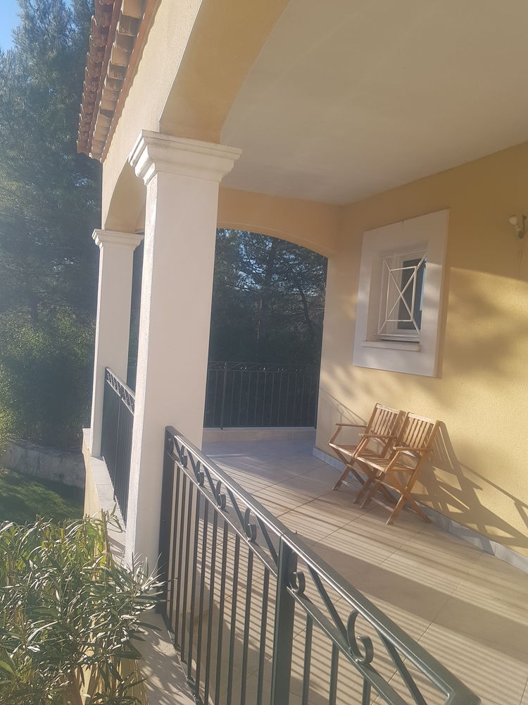 Appartement 60 m2 avec terrasse et extérieur 900 euros .