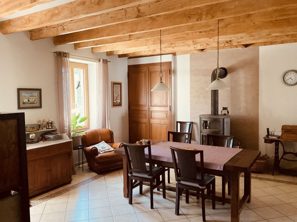 Maison en galets typique de la Drôme avec gîte