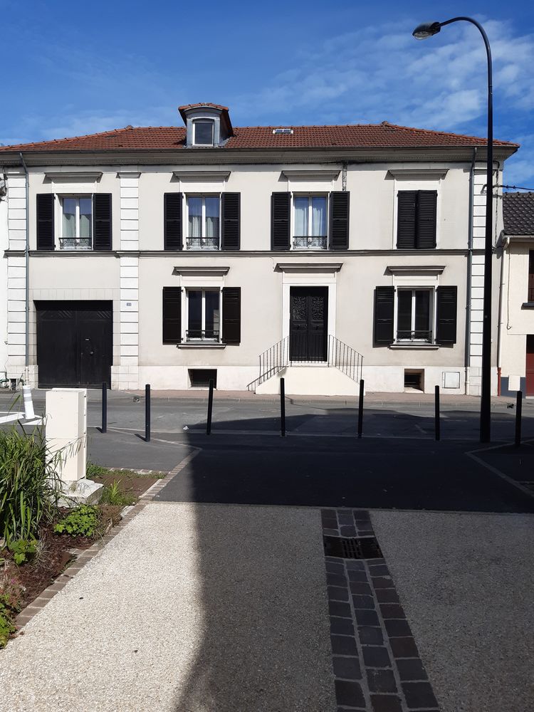 Montfermeil: Logement rdc T5 avec jardin + 2 bureaux et jard