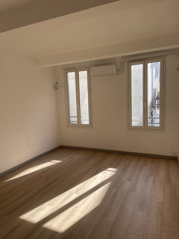 T2 refait a neuf climatisé proche hall rue piétonne