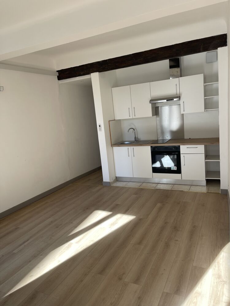T2 refait a neuf climatisé proche hall rue piétonne