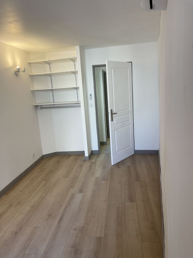 T2 refait a neuf climatisé proche hall rue piétonne
