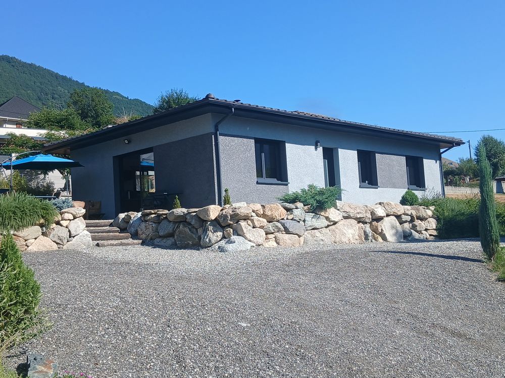 Villa contemporaine de 83 m² construite en 2023 + Grange