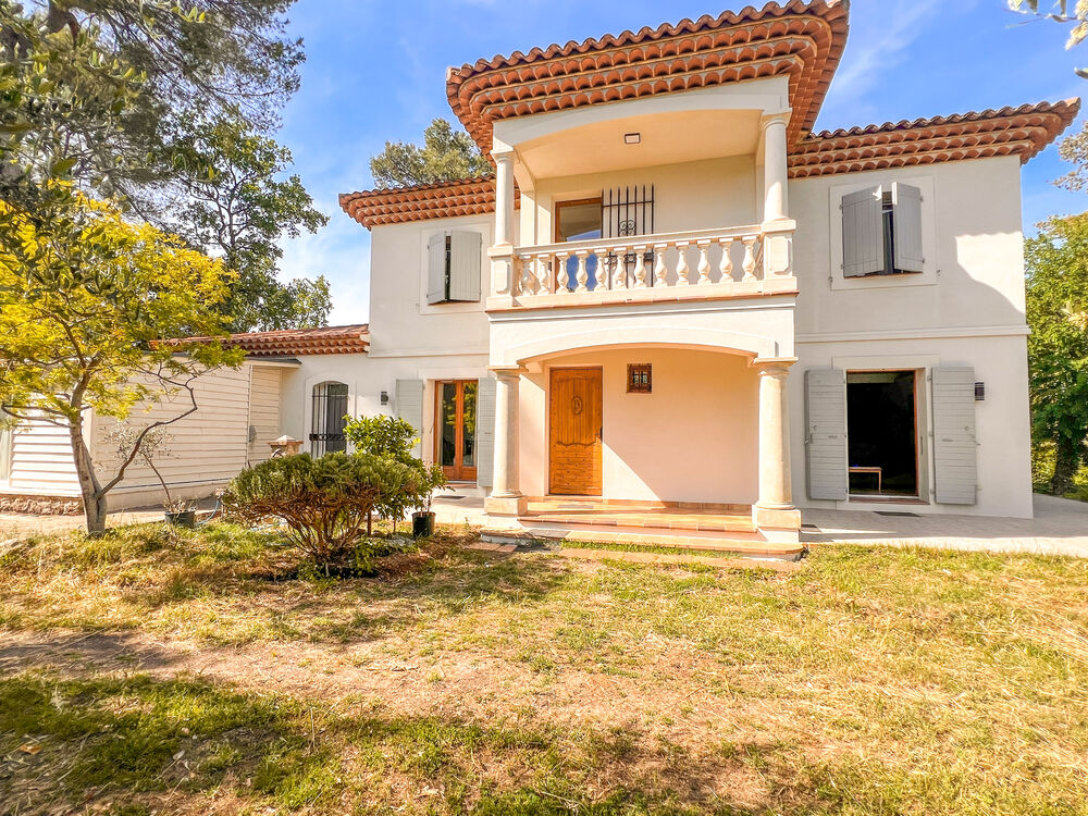 Villa de164 m² + T2 indépendant 35 m² + Terrain plat 1687 m²