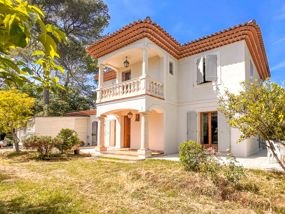 Villa de164 m² + T2 indépendant 35 m² + Terrain plat 1687 m²