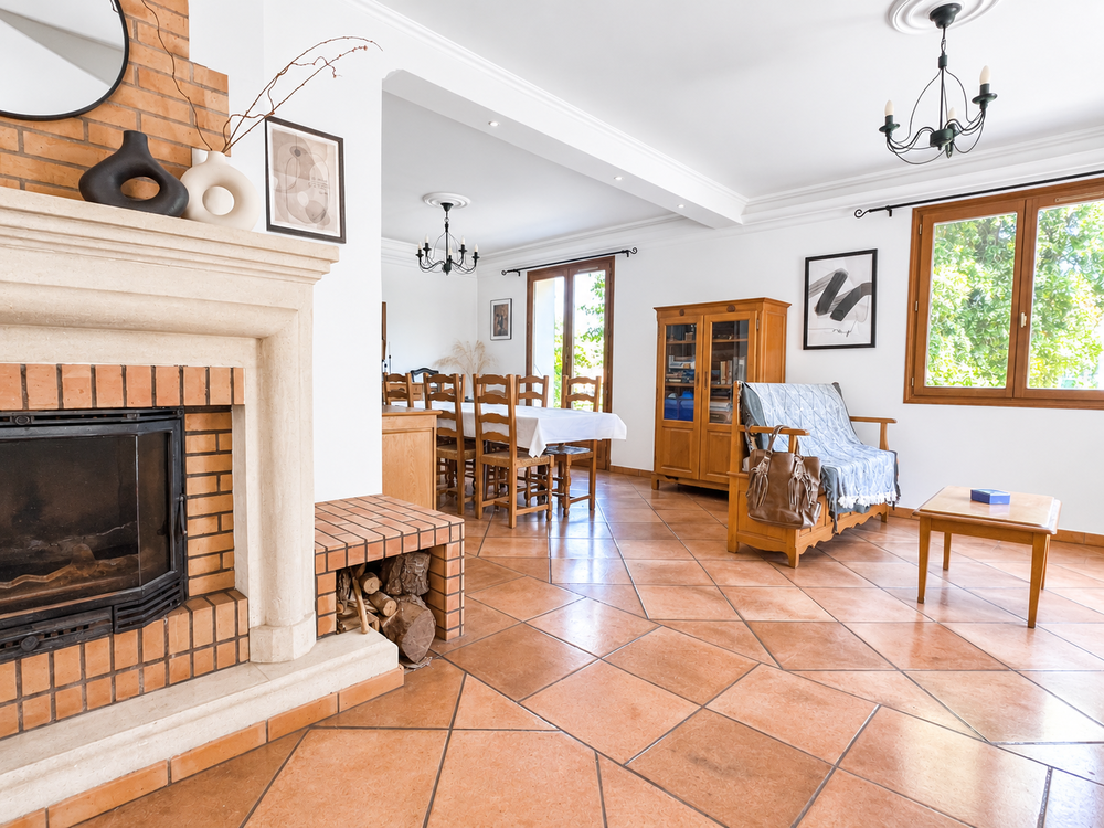 Villa de164 m² + T2 indépendant 35 m² + Terrain plat 1687 m²