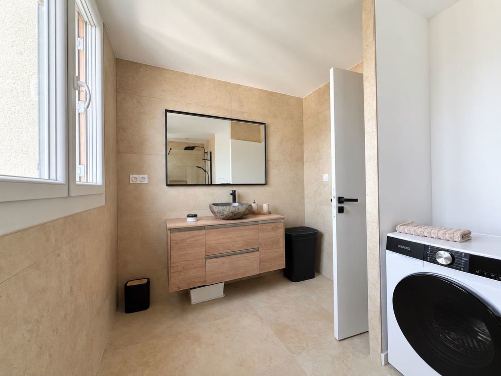 T2 62 m² €" DERNIER ETAGE €" RENOVE EN 2026 €" VUES MONTAGNES €" GIàRES