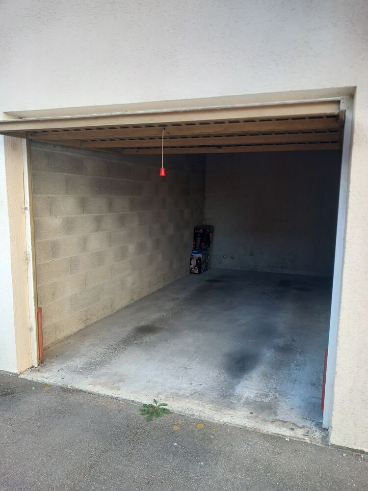 appartement T2 avec garage individuel fermé.