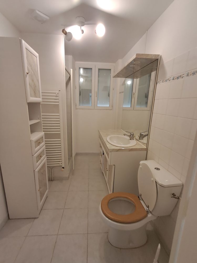 Maison en pierre entièrement rénovée à Bruère-Allichamps