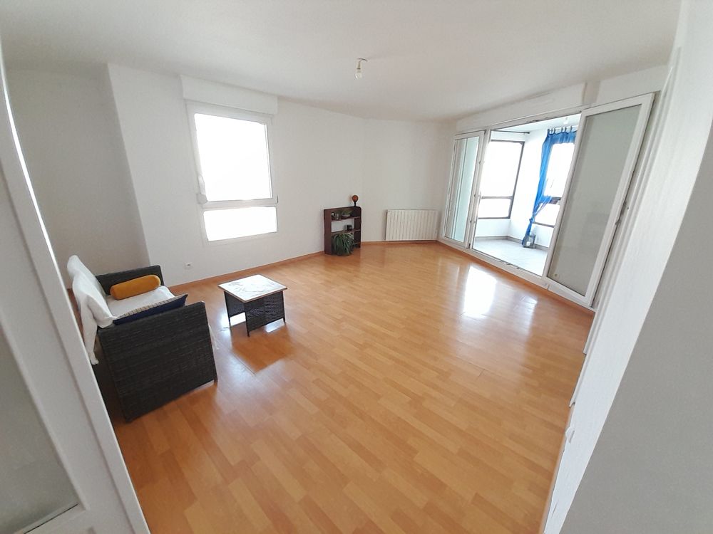 Bel appartement 4 pièces 80 m² loggia, cave, place parking