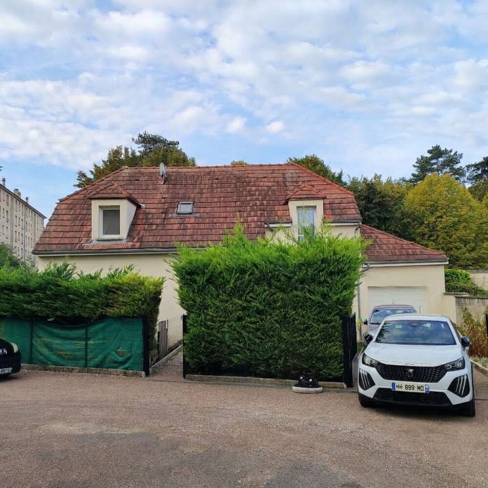 Maison à TROYES secteur hôpital avec garage et terrain