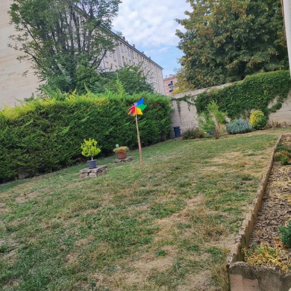 Maison à TROYES secteur hôpital avec garage et terrain