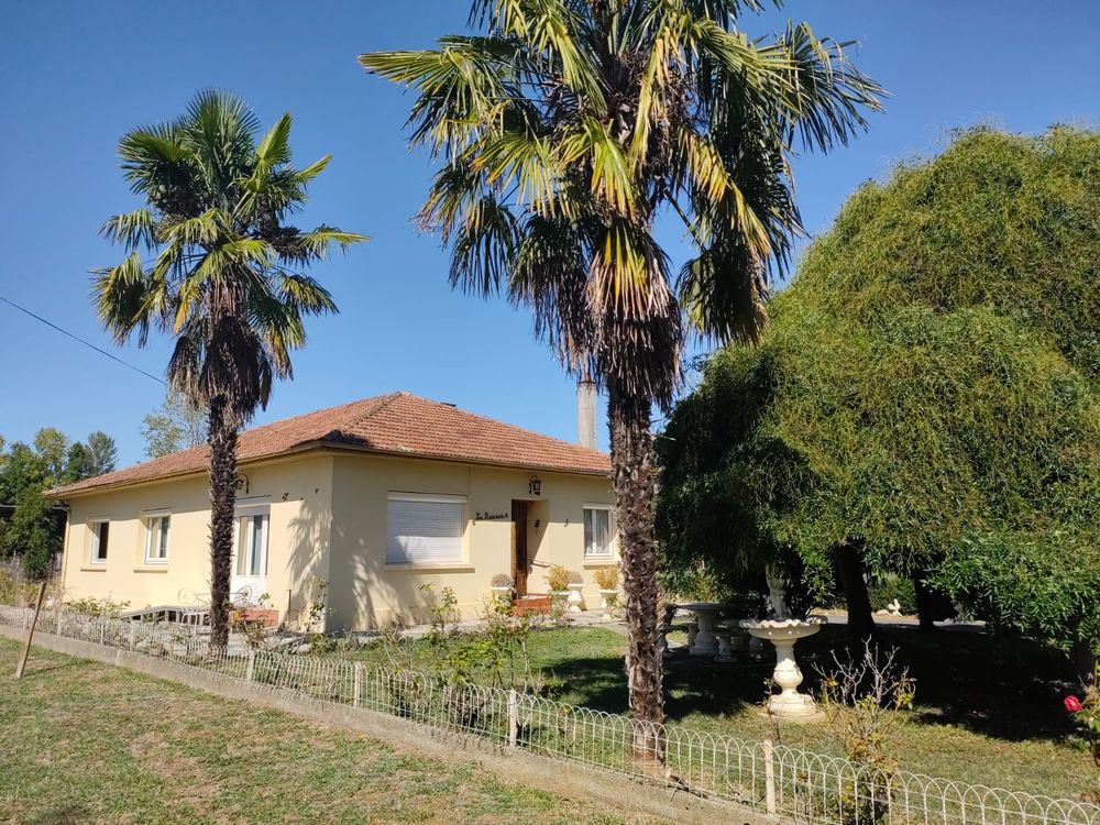 Villa et garage, bâtiments agricoles, grand terrain 7000m2