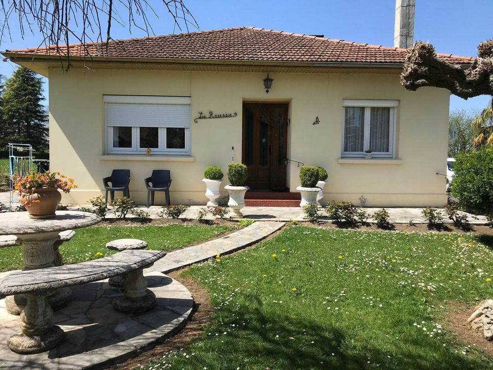 Villa et garage, bâtiments agricoles, grand terrain 7000m2
