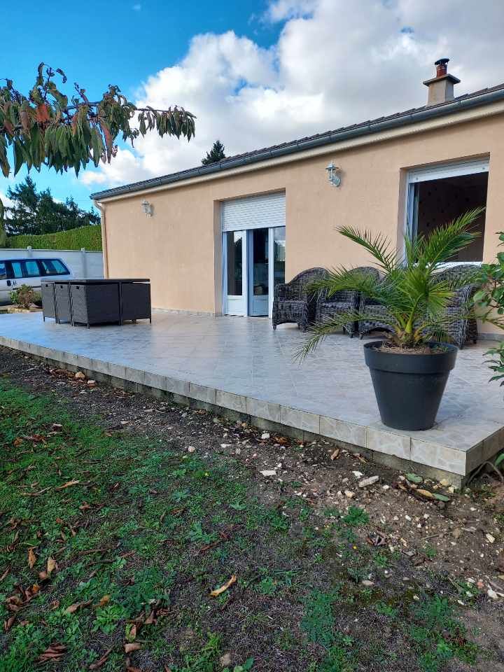 Maison de plain-pied de 111 m2 à Niherne 750 euros
