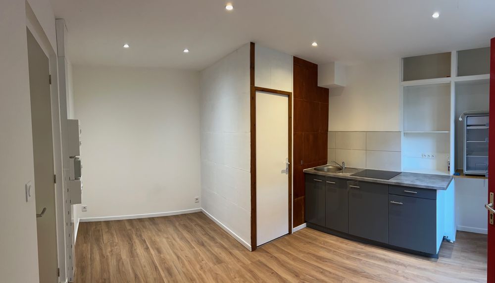 Europole, joli studio en rdc donnant sur cour, avec terrasse
