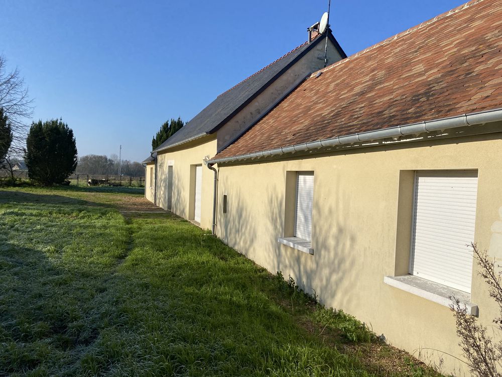 maison T8 avec cour espace vert à Vernoil 49390