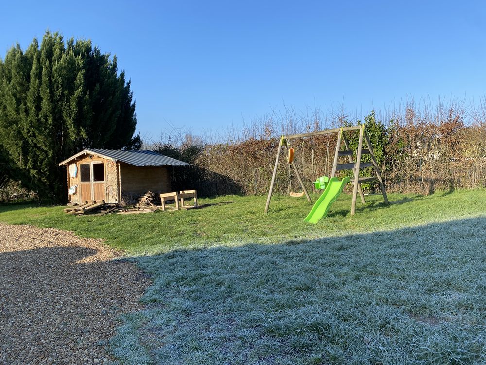 maison T8 avec cour espace vert à Vernoil 49390