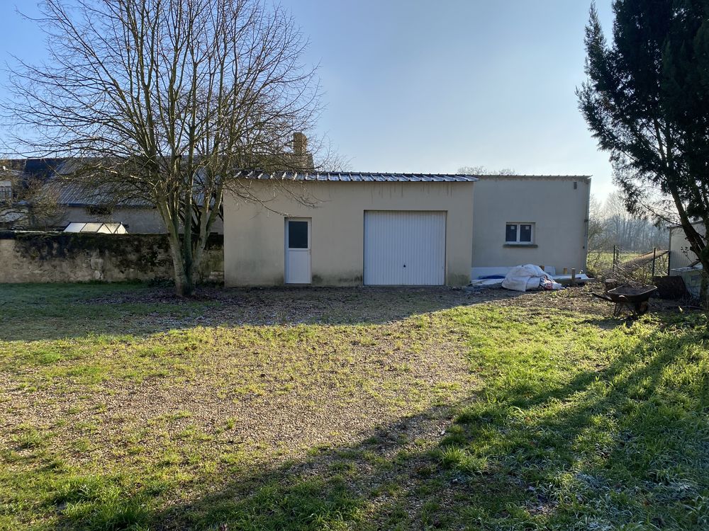 maison T8 avec cour espace vert à Vernoil 49390