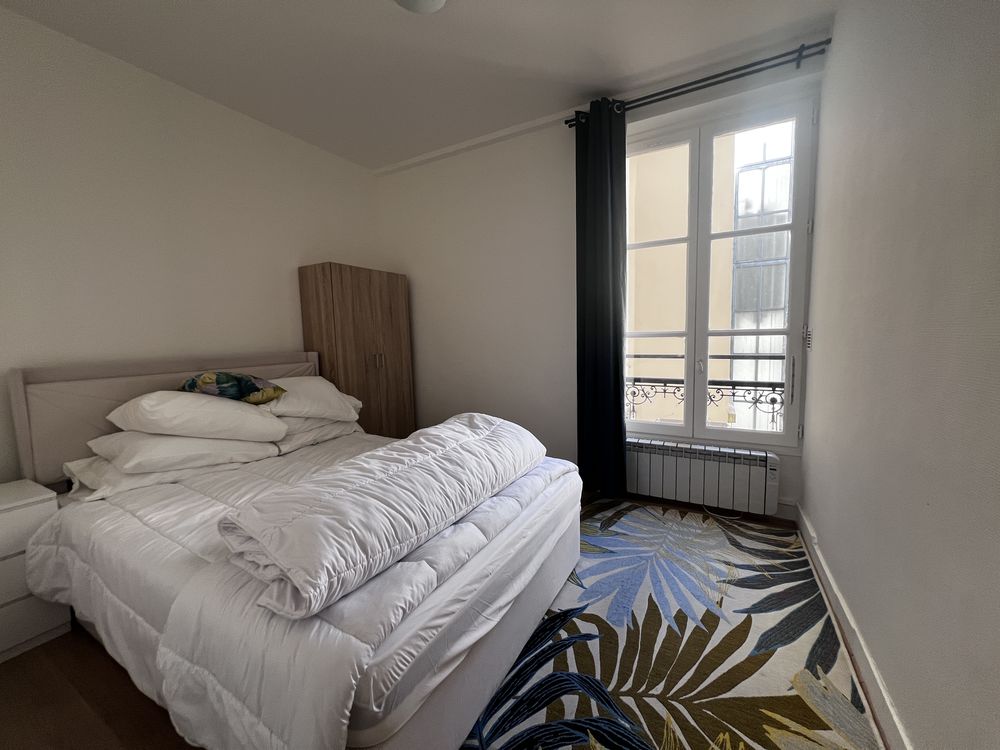 NEUILLY-SUR-SEINE avenue Charles de Gaulle POSEZ VOS VALISES
