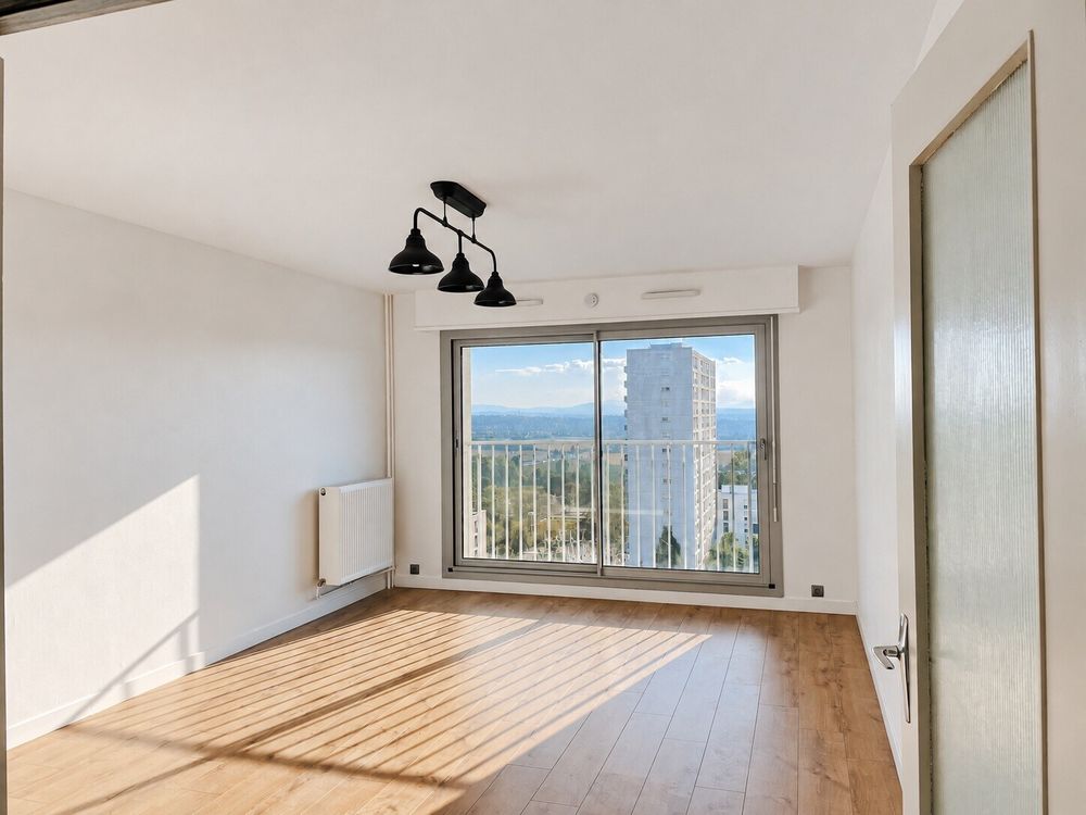 T3 67 m² 13e, 758 € + charges, chauffage, eau chaude compris